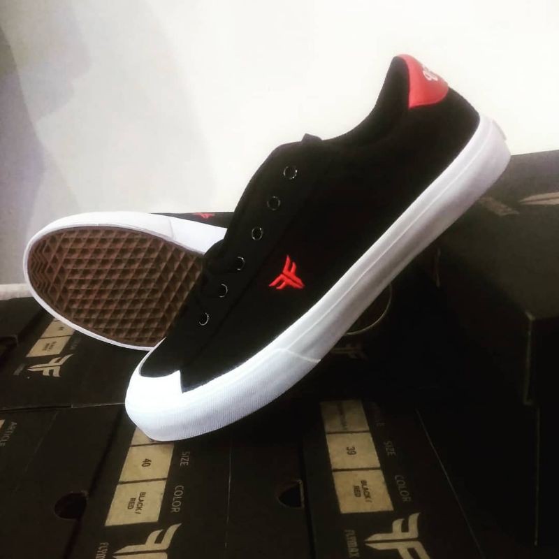 sneakers FLYMAX low nusantara1 black/red