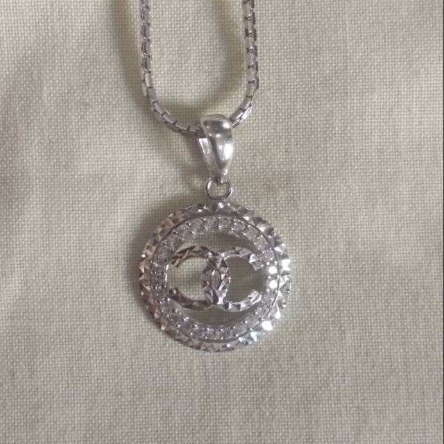 Liontin Chanel emas putih 750 berat 2.16 gram