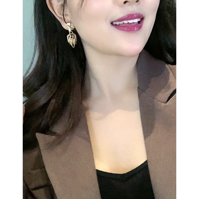 LRC Anting Tusuk Fashion Golden Short Contrast Artificial pearl Leaf Tassel Earrings D46042