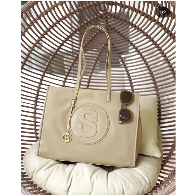 aaliyah nylon tote bag buttonscarves