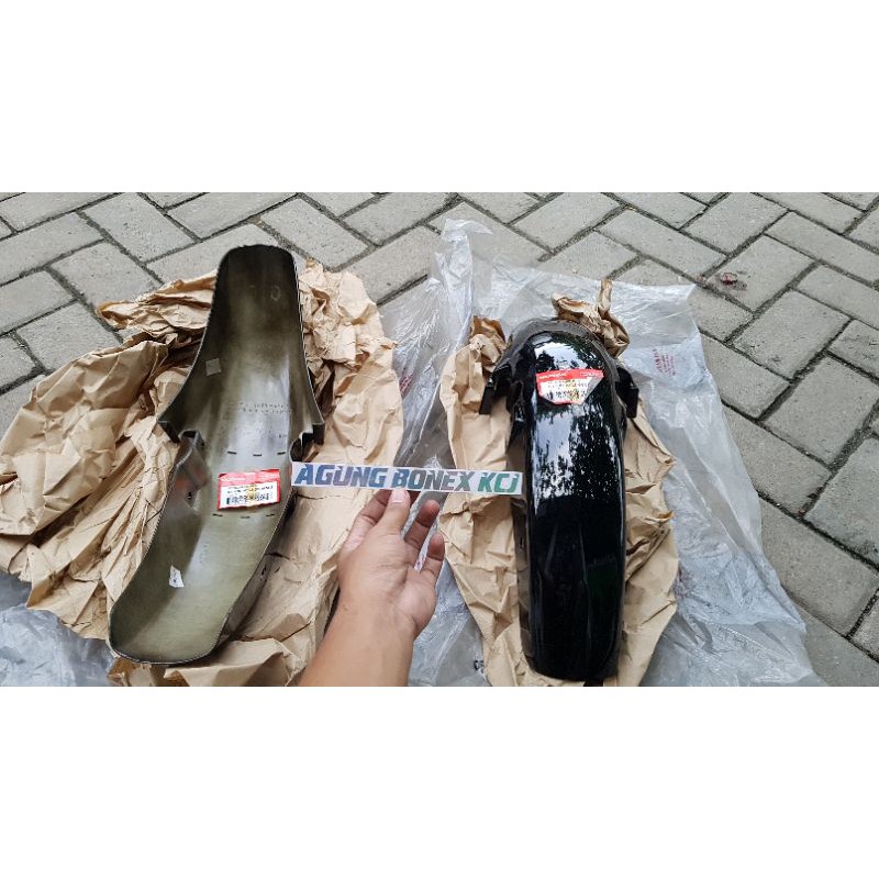 Fender spakbor slebor depan tiger 2000 hitam ori