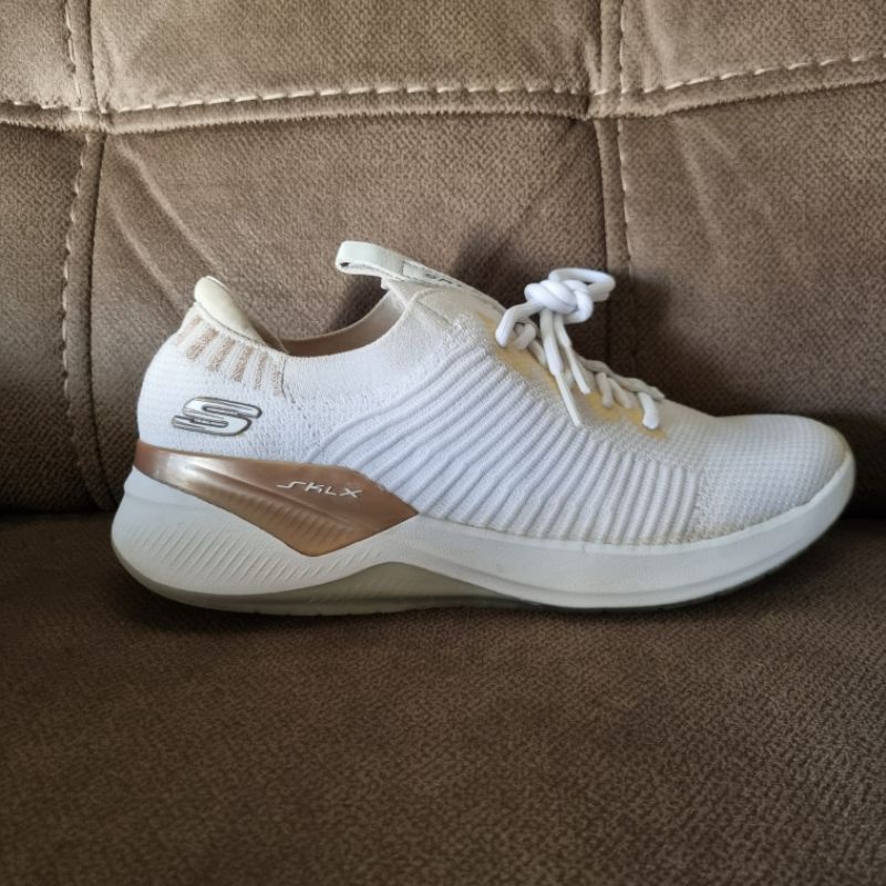 Sepatu Skechers Wanita (bekas)
