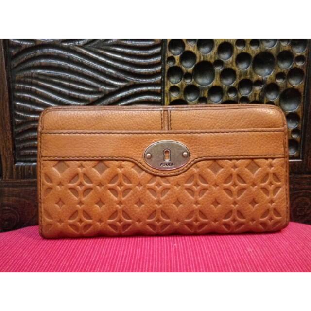 *SOLD* Fossil Maddox emboss zip wallet