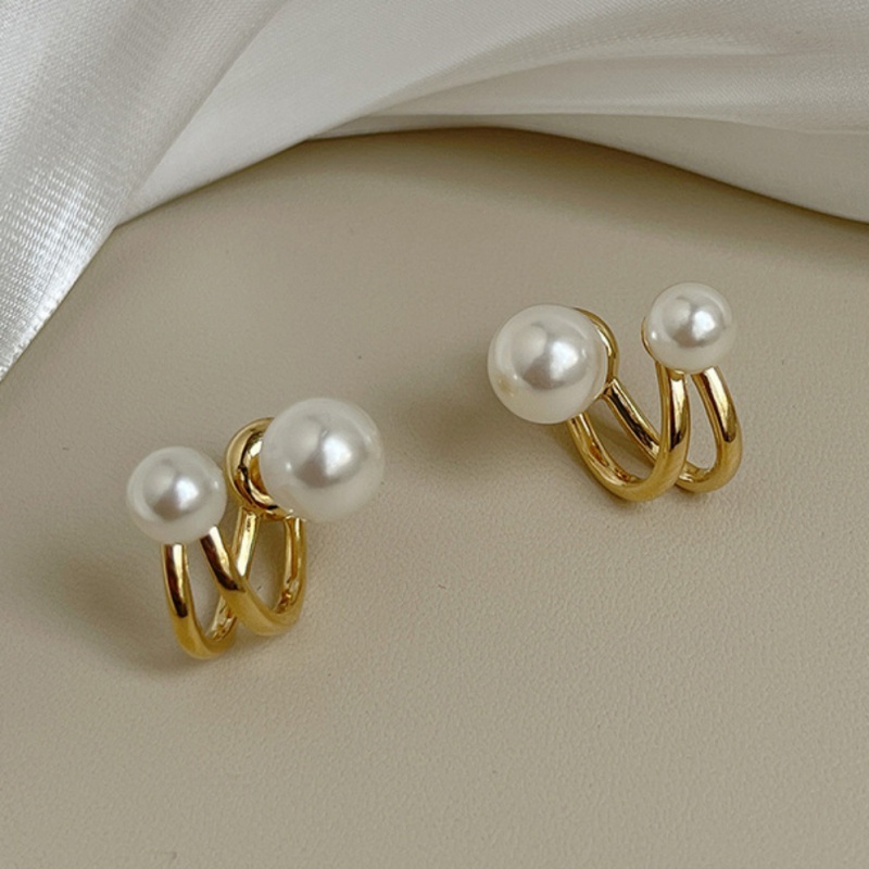 Anting Stud Gaya Vintage