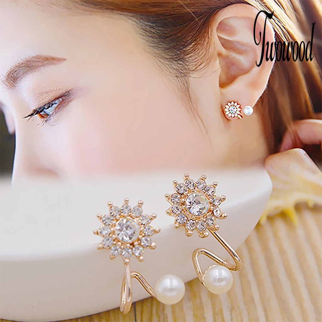 1 Pasang Anting Stud Desain Snowflake Untuk Kencan