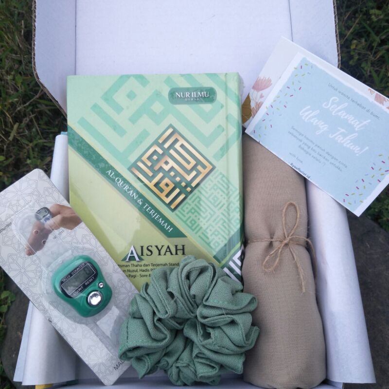 [BARU] HAMPERS AL QURAN AISYAH [Free Polaroid Photo_Ready Stock] /KADO ULTAH/GRADUATION/WEDDING