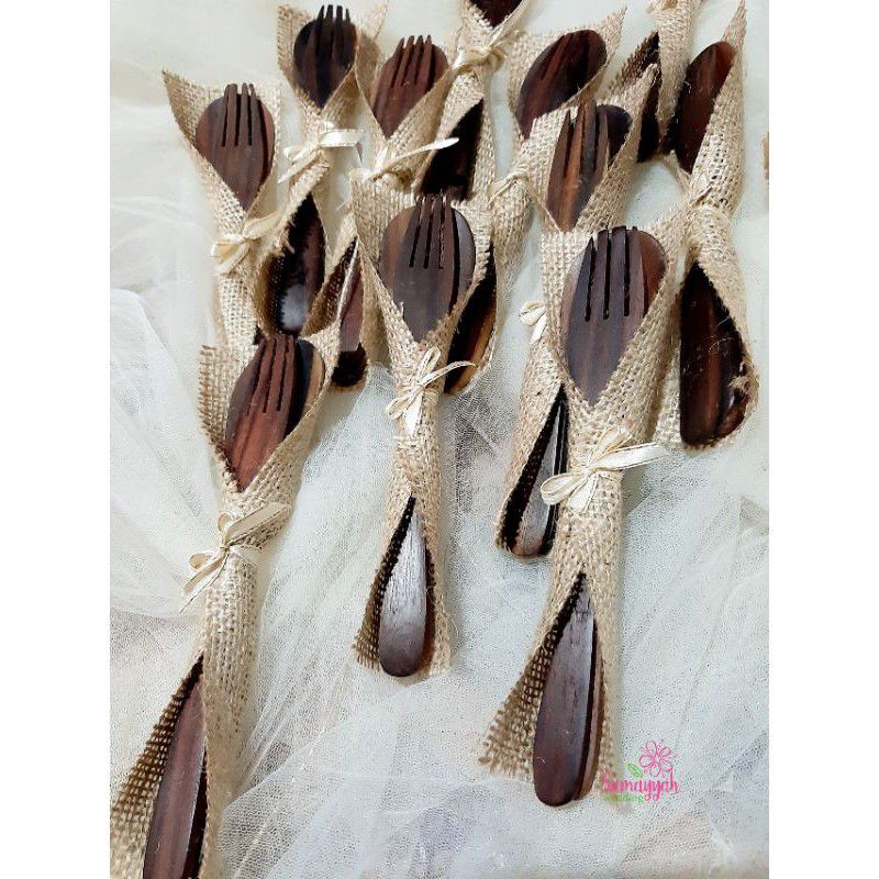 souvenir sendok kayu satu set sendok garpu