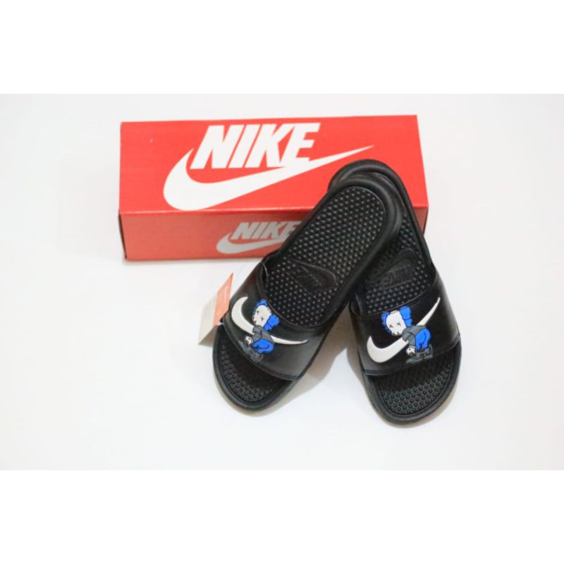 Sandal Nike Bennasi X UNIQLO Kaws original size 40-44