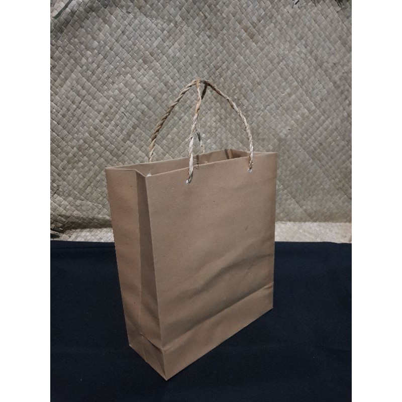 

Paper Bag Cokelat Polos Ukuran Sedang 21x25x9