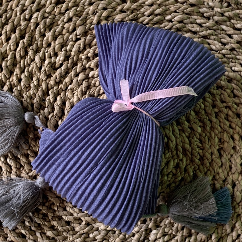 Jilbab Plisket Segiempat Bella Plisket Pleated Jambul Segiempat Plisket Jambul-Denim