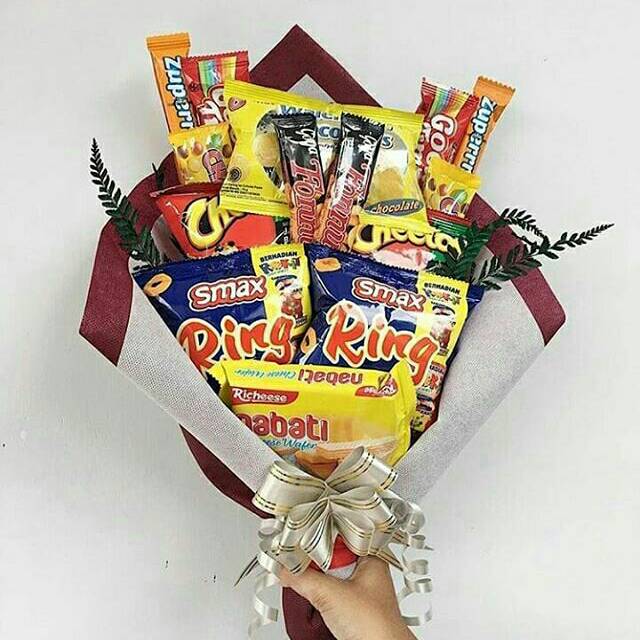 

Bouquet Snack Maroon Putih (snack random)