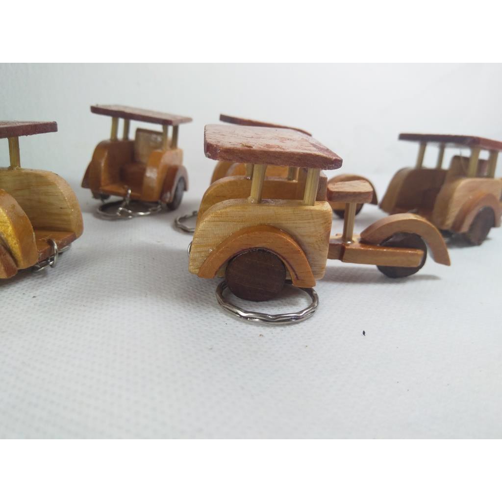 GANTUNGAN KUNCI. SOUVENIR UNIK. OLEH OLEH JOGJA. MINIATUR BECAK BAHAN KAYU