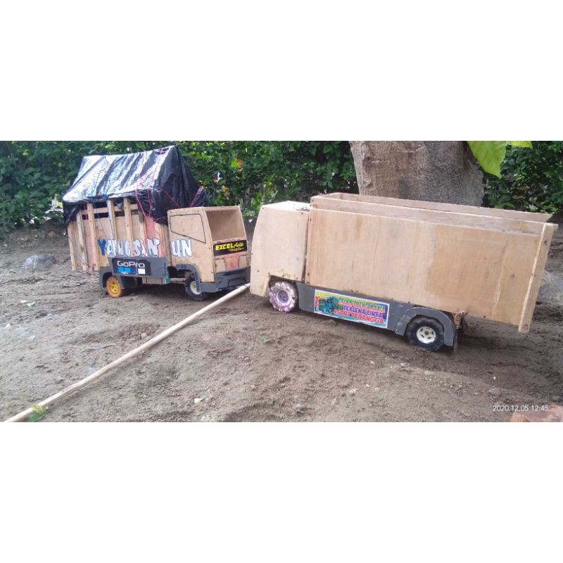 miniatur truk kayu