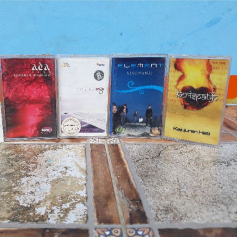 kaset band ungu,ada band,element dan kerispatih