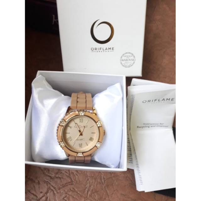 Preloved -> Kondisi masih bagus. Jam Oriflame Swarovski