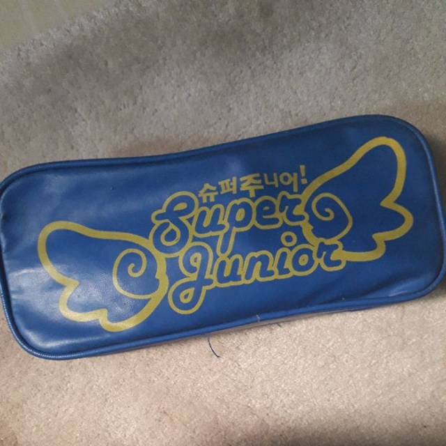 

Tempat Pensil Super Junior