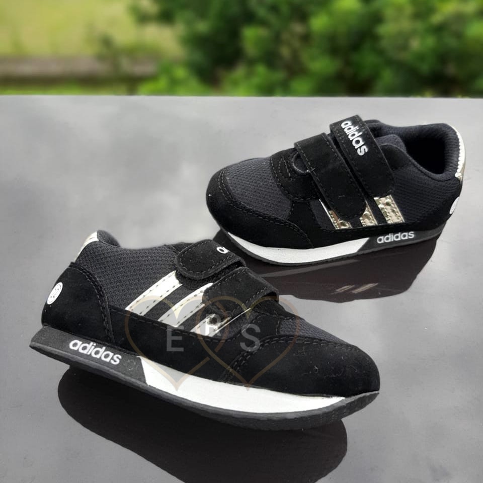 TOKOERS ADS 26-30 Sepatu Sneaker Sporty Anak Laki Laki 4 5 6 tahun - Hitam, Putih