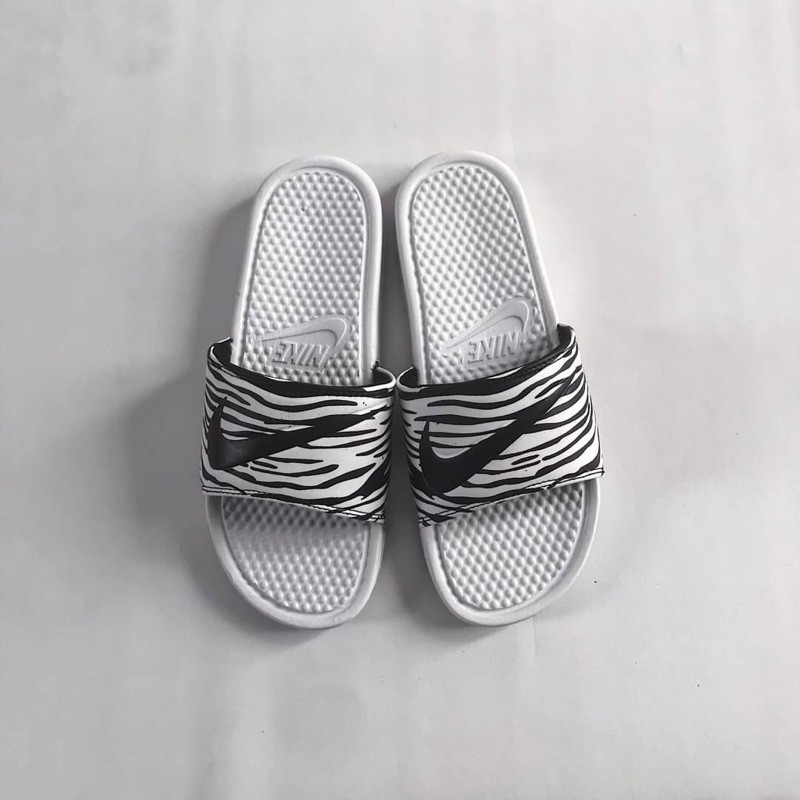 nike benassi animal print