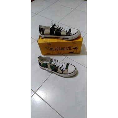 Peter Keiza Sneakers