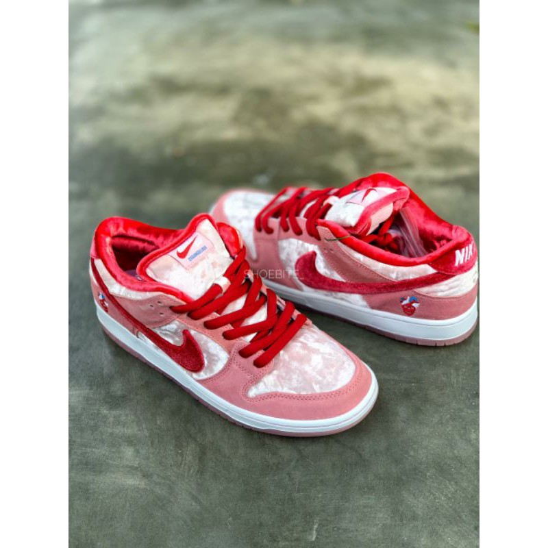 NIKE SB DUNK LOW PRO XBSTRANGELOVE SKATEBOARD