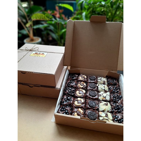 

Brownies Fudgy Dark Chocolate Chan Patisserie | Hampers Ulang Tahun Lebaran Natal Tahun Baru Imlek Chinese New Year