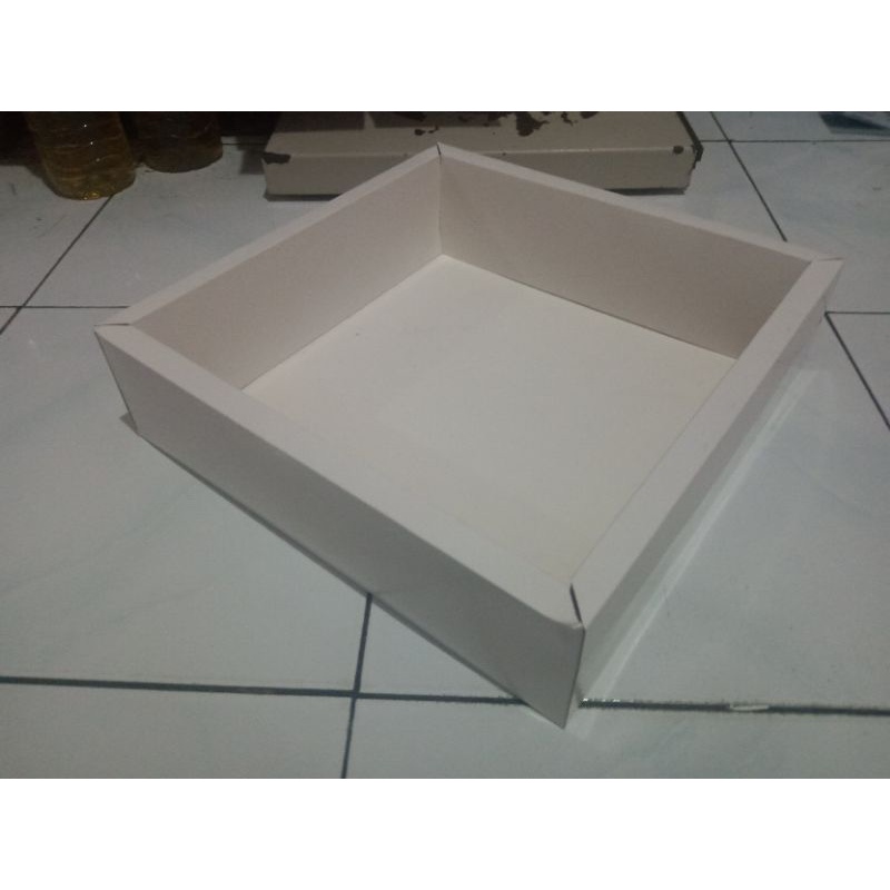 

box hantaran kue ukuran 31*31*8 dg tutup mika