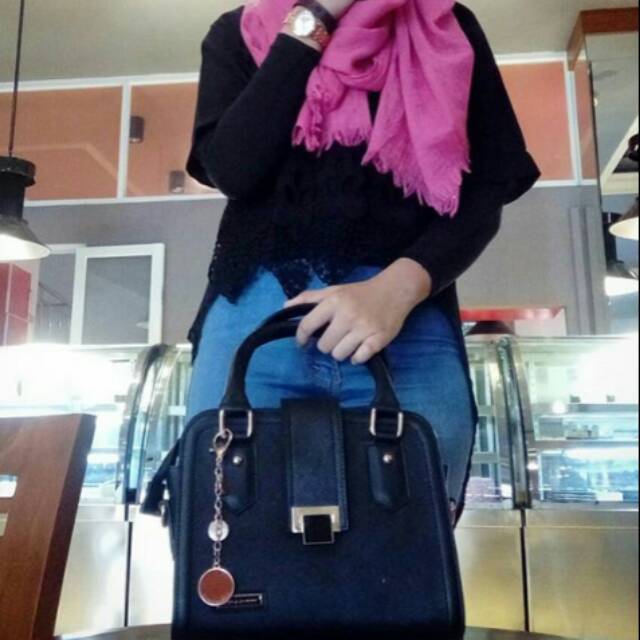 Preloved tas branded charles n keith