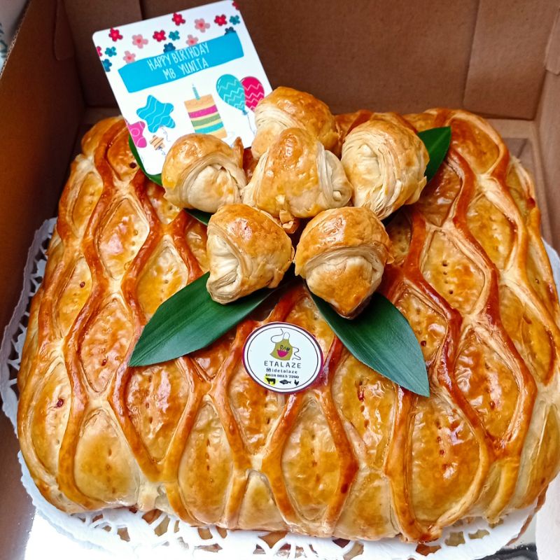 

Picnic Roll Tart Beef / Chicken (20x20 Cm)