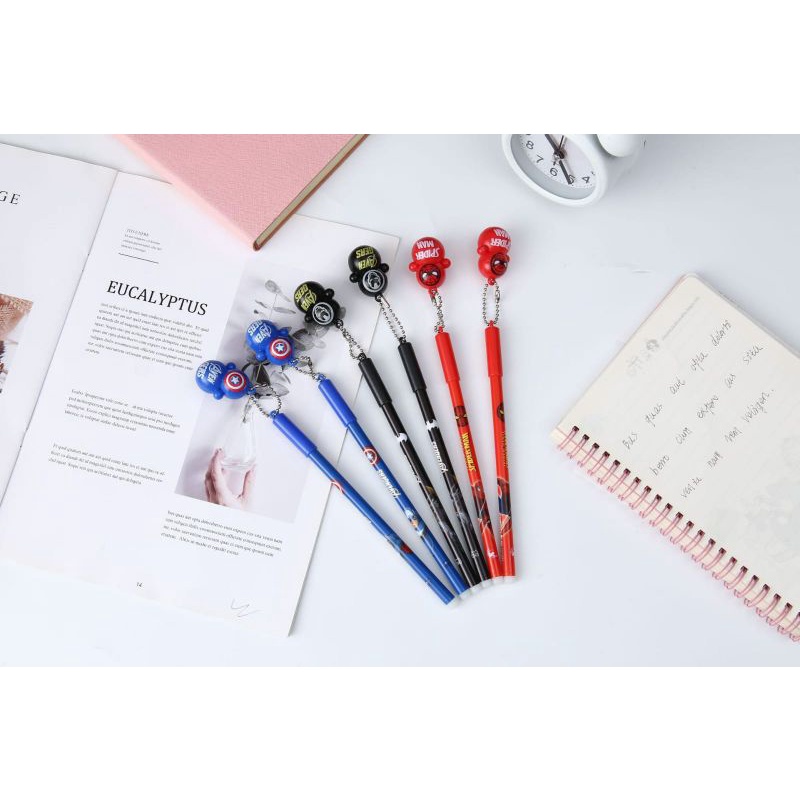 

PULPEN SEKOLAH BUAT TULIS TINTA HITAM DAN BIRU ADA GANTUNGAN