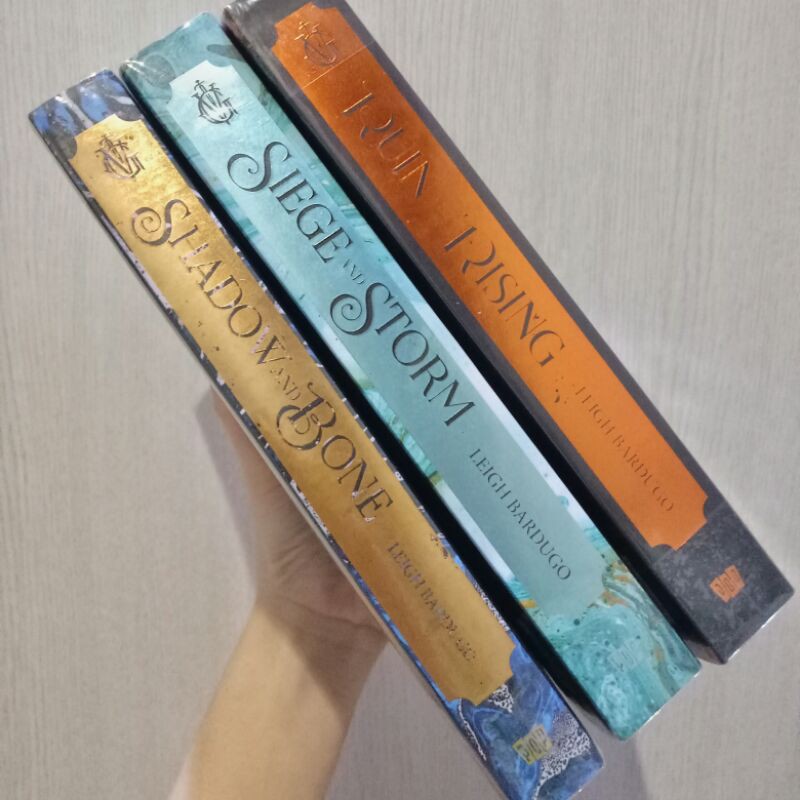 [Used/Preloved] Set Grisha Trilogy: Shadow and Bone, Siege and Storm, Ruin and Rising
