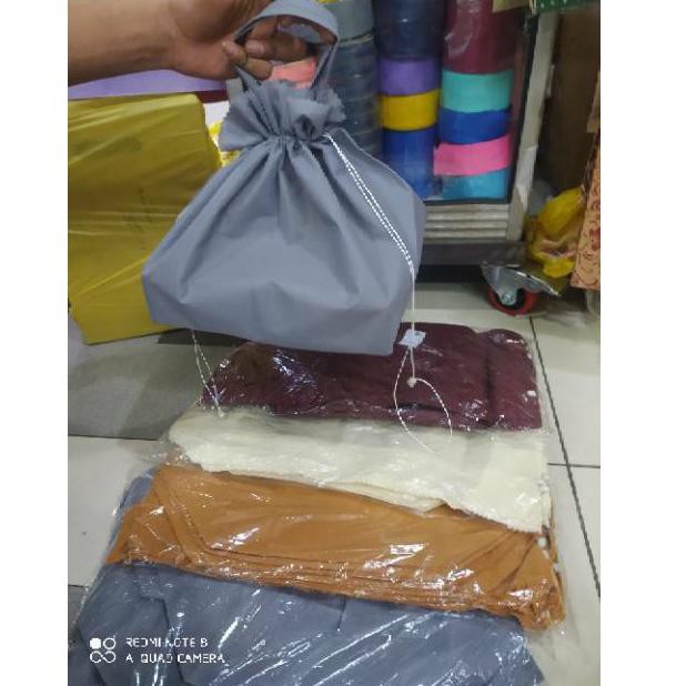 

Hj3Code (nasi box 22)Tas serut polos tebal isi 12pcs terlaris dan termurah(nasi box 22)(ready)I4B2