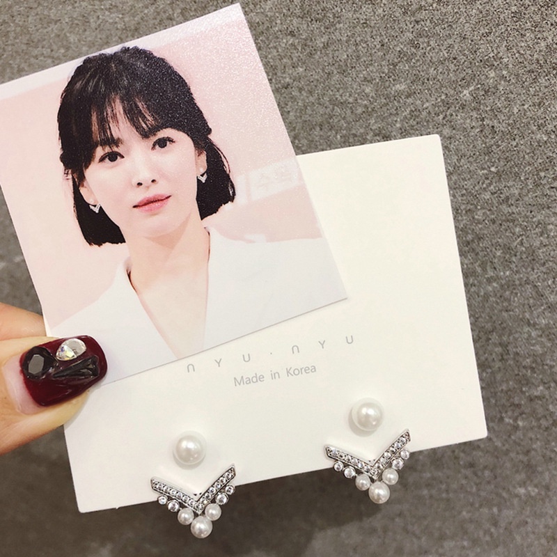 Korea sederhana berbentuk V mutiara stud anting-anting wanita anting-anting dengan mutiara anting-an