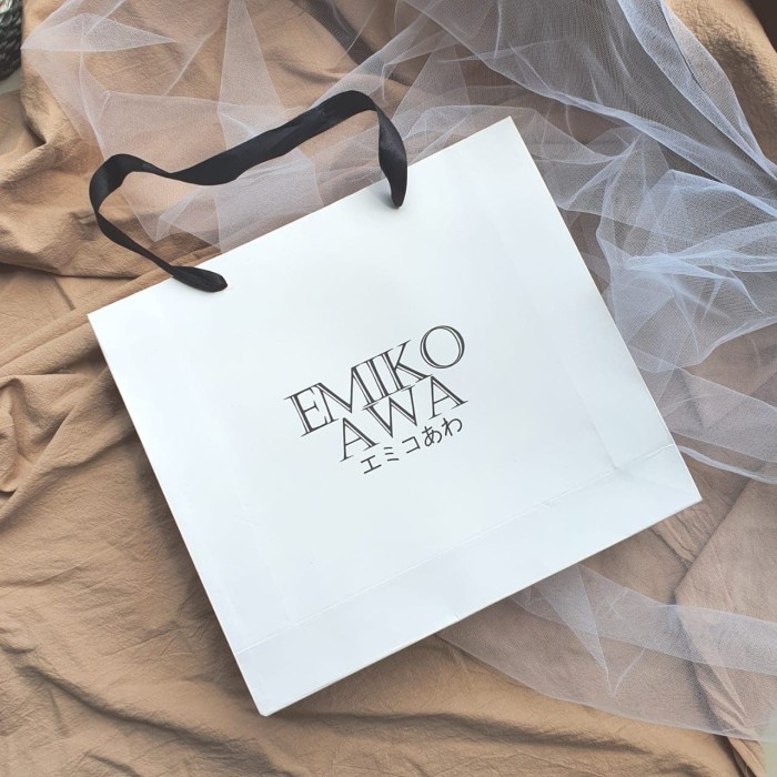 

PAPERBAG Kertas Khusus Toko Kami - scarf / pashmina motif / hijab / syal / shawl - PAKAIAN