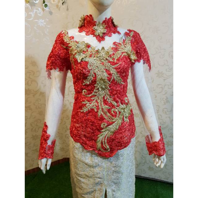 Kebaya atasan merah