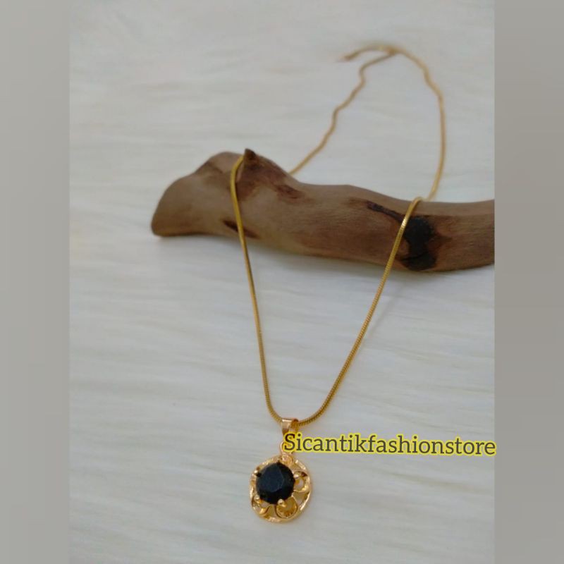 Kalung Titanium liontin Mata Zircon Bunga Hitam Fashion wanita terlaris anti Karat kalung wanita