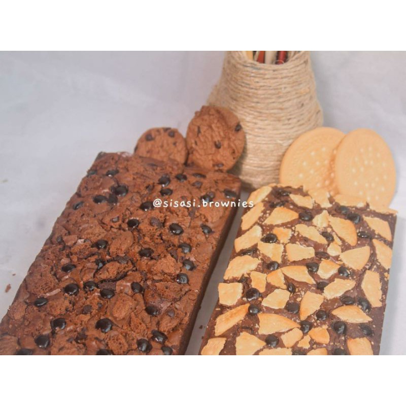 

Sisasi Kitchen BISCUIT SERIES Fudgy Brownies Shiny Crust/Brownies Panggang/Brownies 22x10cm