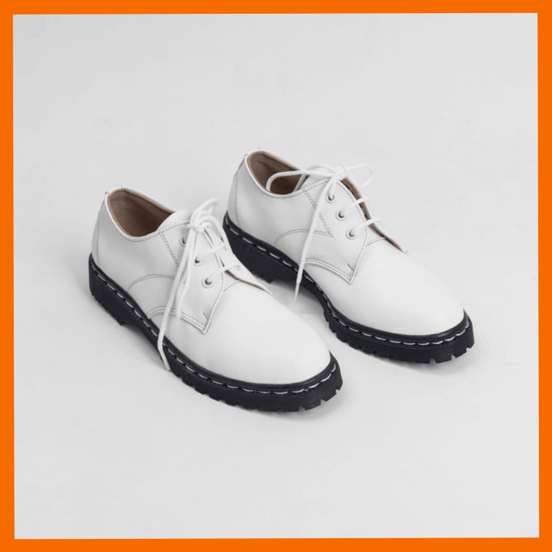 Sepatu Wanita Sneakers Docmart Putih VIA SHOES