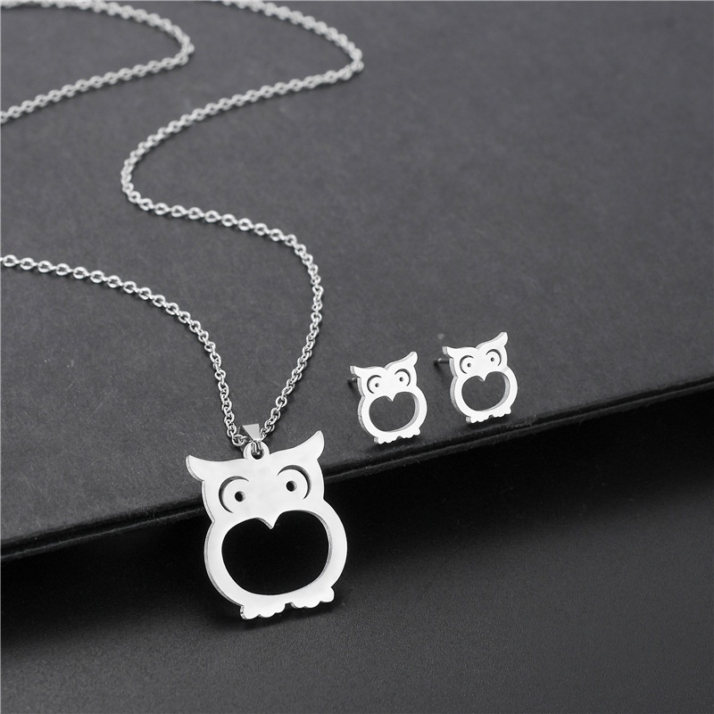 Eropa dan Amerika fashion kalung liontin set kepribadian burung hantu glossy stainless steel sweter