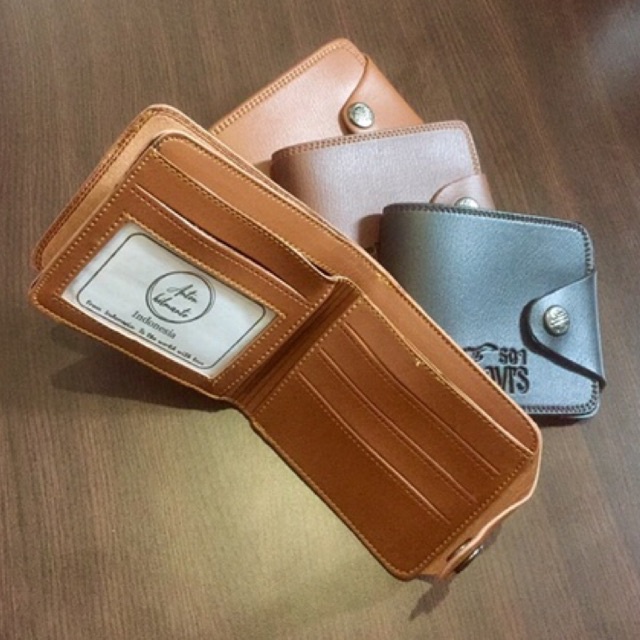 dompet lipat pria bahan kulit sinteyis lokal colombo pake kancing dan polos ukutan standar #dompet #dompetlipat #dompetkancing #dompetpria #dompetcowok #dompetlokal