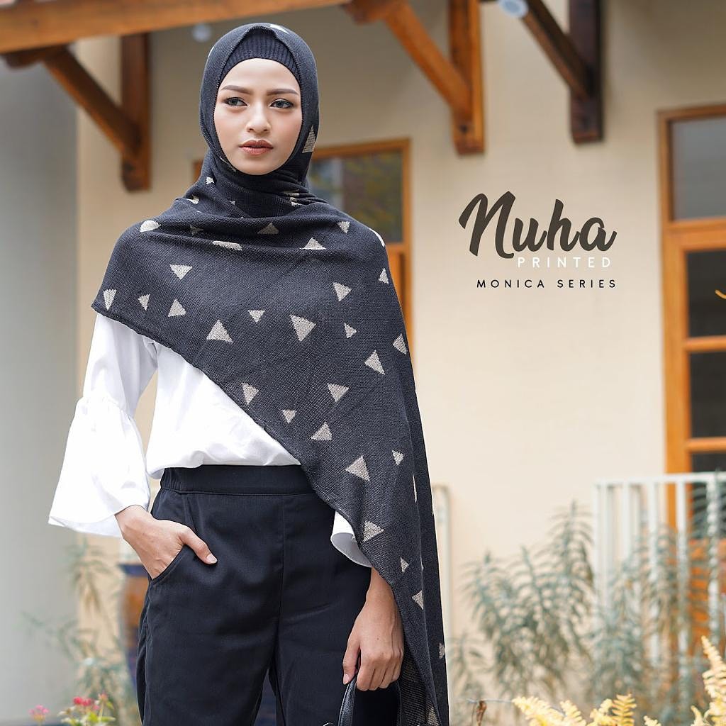 Hijab Rajut Instan Nuha Triangle Black