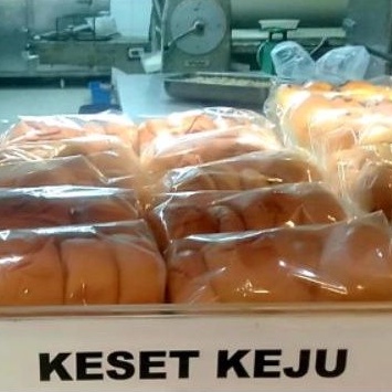

Roti SUISSE hayam wuruk/keset keju(minimal PESAN 10 ROTI campur, sesama roti SUISSE)
