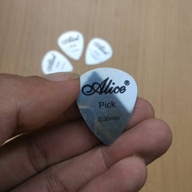 Pick Gitar Logam Besi Stainless Steel Alice Guitar Picks 0.30mm