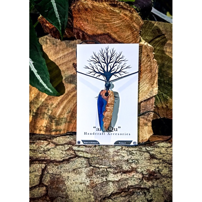 Kalung/Liontin Kayu dan Resin Glow In the Dark