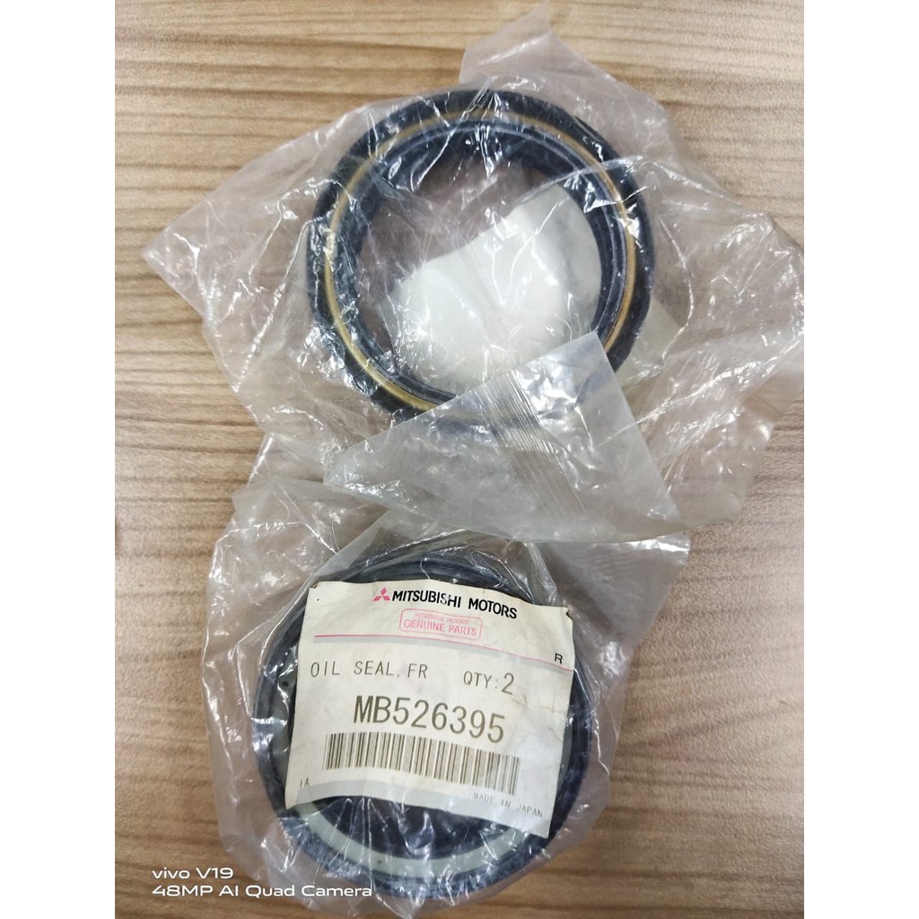 

OIL SEAL-MB526395