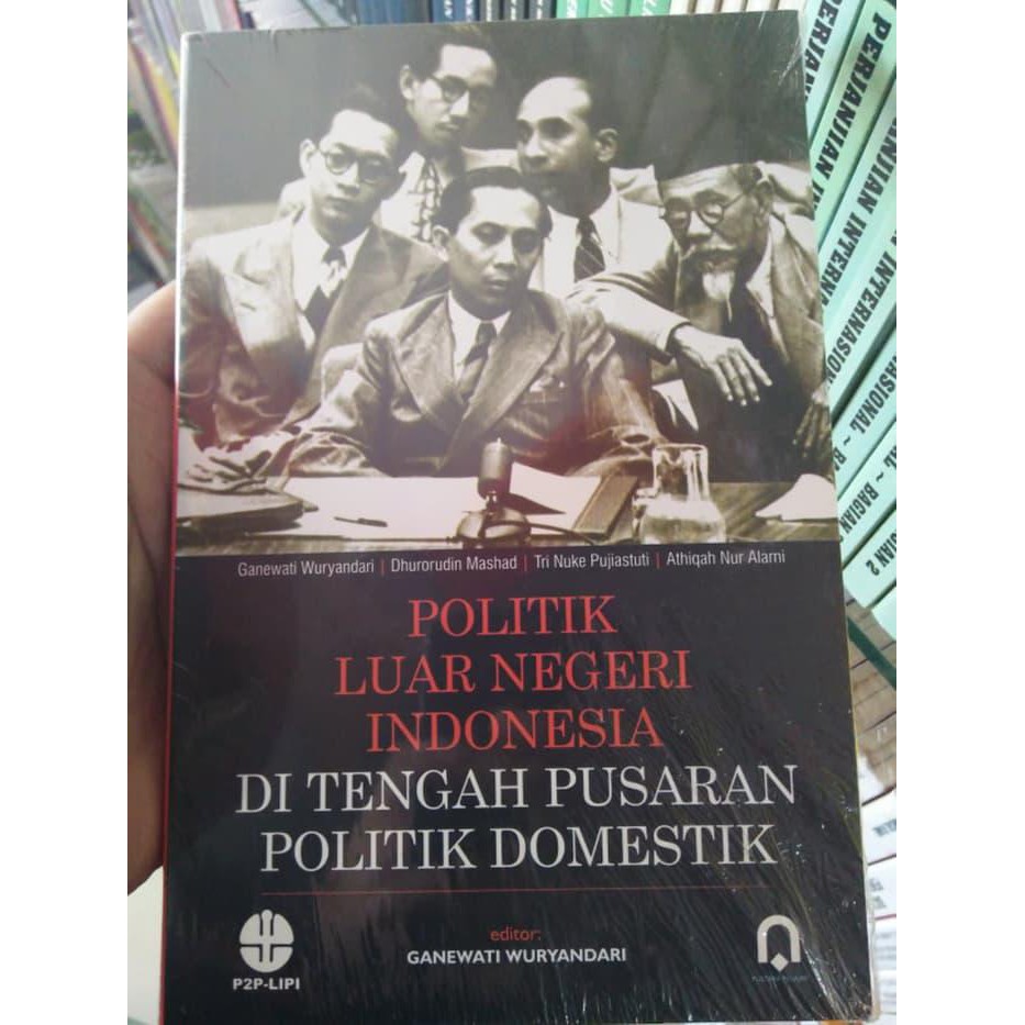 BUKU POLITIK LUAR NEGERI INDONESIA DI TENGAH PUSARAN POLITIK DOMESTIK