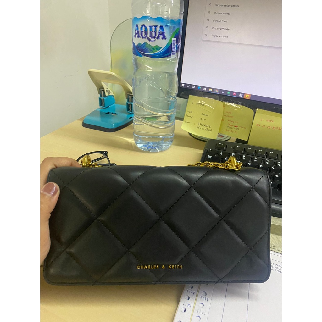 Preloved Tas Charles and keith hitam dompet
