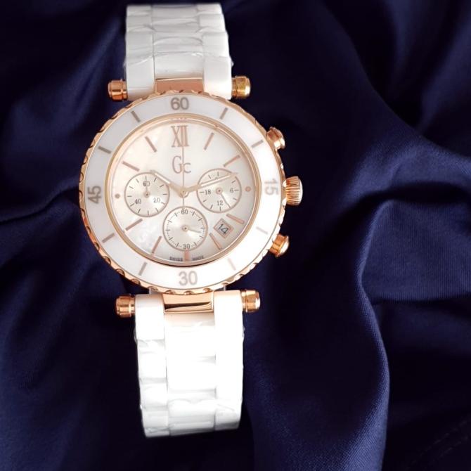 Jam Tangan Wanita Merk Guess Collection Full Ceramic Type GC 147504 barang ada