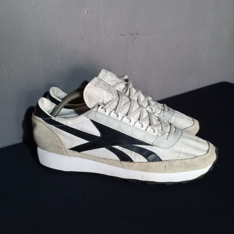 harga reebok aztec original