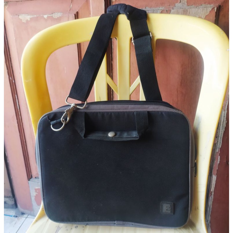 tas selempang laptop Elizabeth