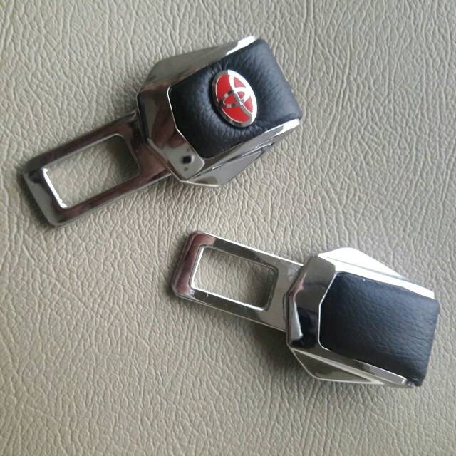 Colokan Seatbelt / Seat belt / Safety Belt Logo Toyota Kulit